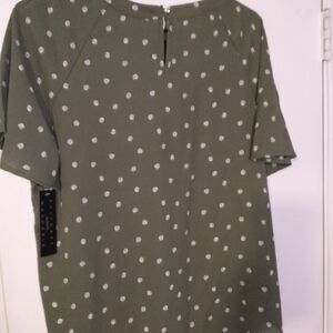Green polka dot shirt women's size Med